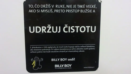 Upozornenie pri pisoári